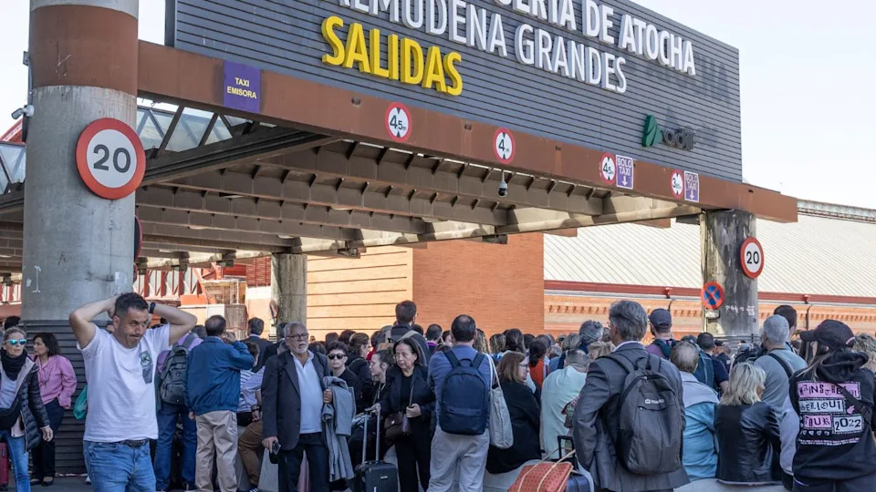 Blackout in Madrid, Spain - 28 apr 2025. Several people wait outside the Atocha train station in Madrid. The Iberian Peninsula lost power around 12:30 p.m. 
