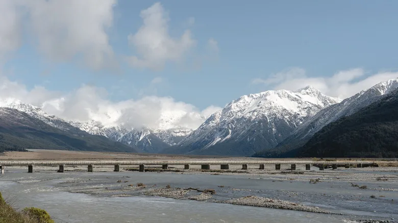 Beautiful snow covered mountains at Arthur's Pass