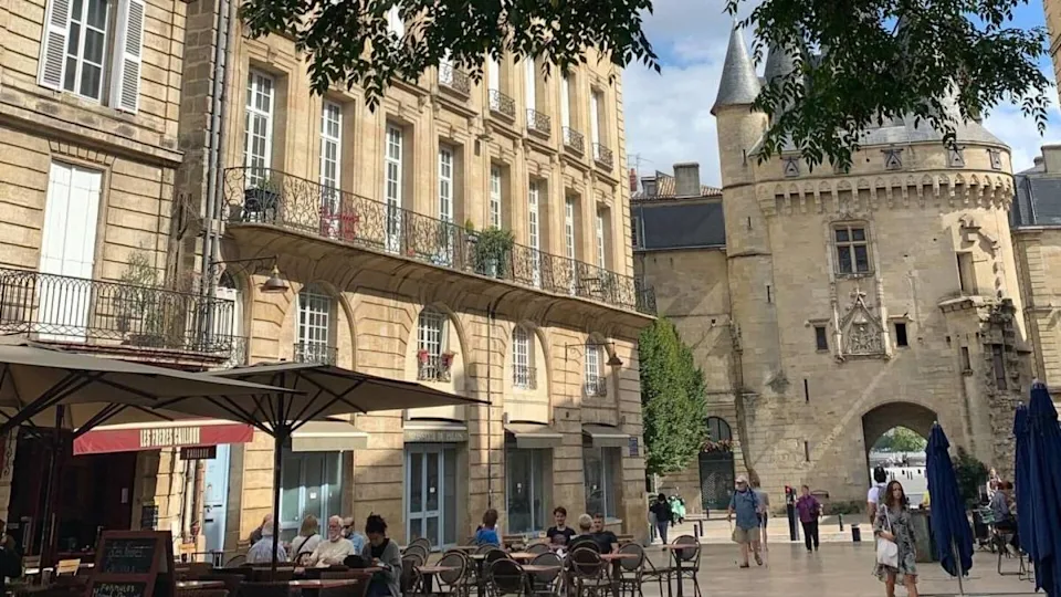 This photo shows a charming café just steps from local transit, making it easily accessible for my boyfriend, who was on crutches.Abigail Bemer