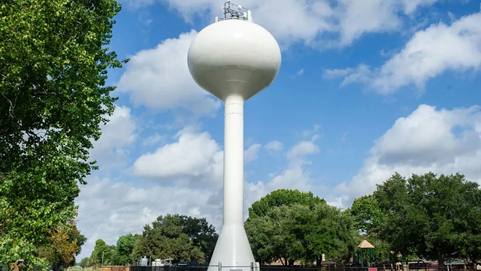 <div>SUGAR LAND, TEXAS - OCTOBER 25: A water tower or elevated storage tank (EST), uses gravity and the weight of the water contained in the tank to control the pressure and flow of water through the water distribution system in Sugar Land, Thursday, Oct. 25, 2023. (Kirk Sides/Houston Chronicle via Getty Images)</div>