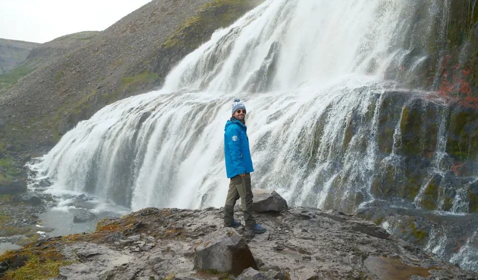 Ariana Grande is obsessed with bird watching—here are the best places to try it