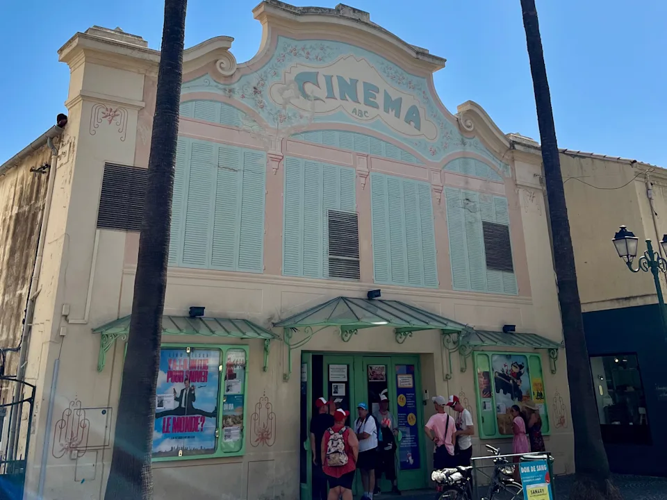 Retro-style light pink and blue cinema in Sanary-sur-Mer