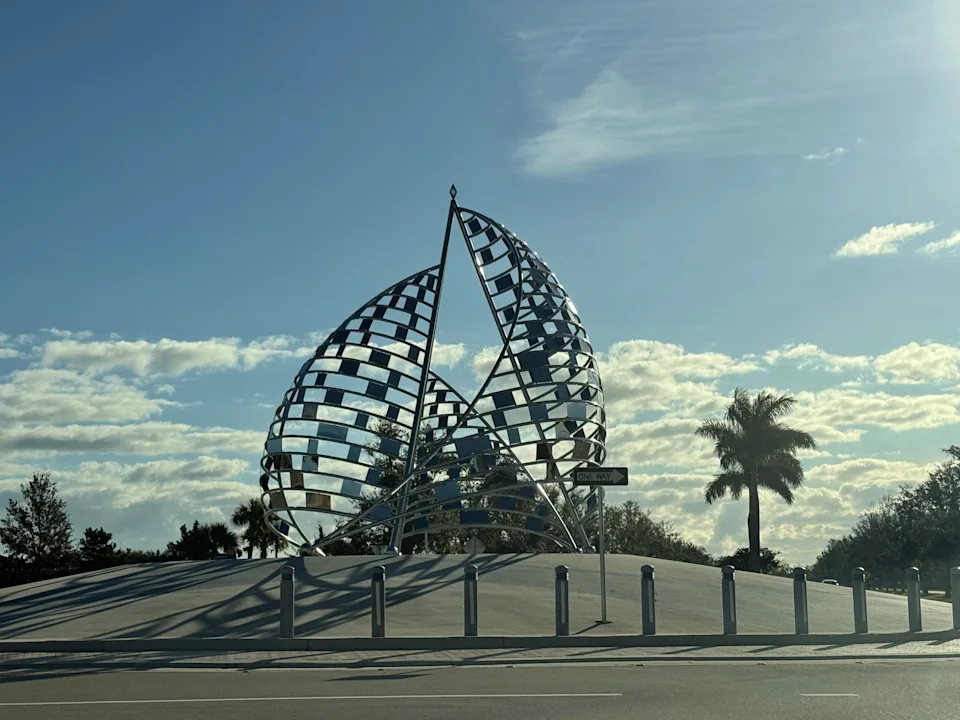 A 32-foot-tall sculpture of spinnaker sails called Spinnakers at Veranda opened in 2021 in the center of the Veranda roundabout.