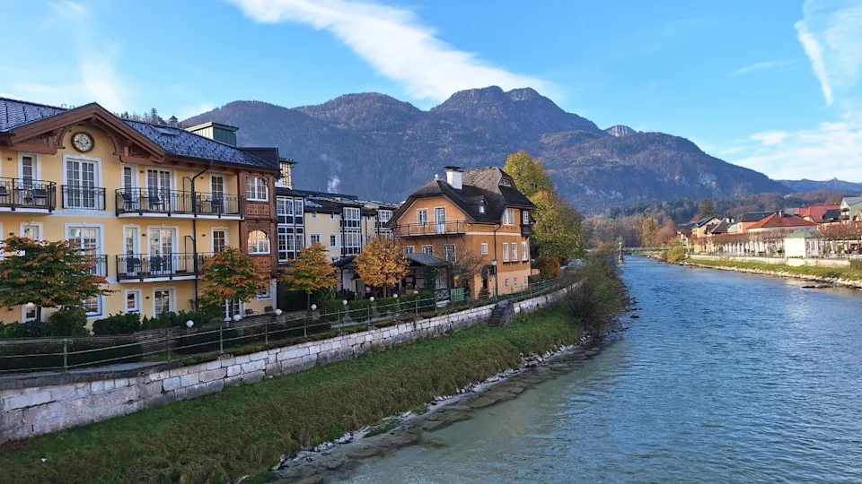 Scenery along the Traun River in Bad Ischl. A mountain town with a stream running through it.