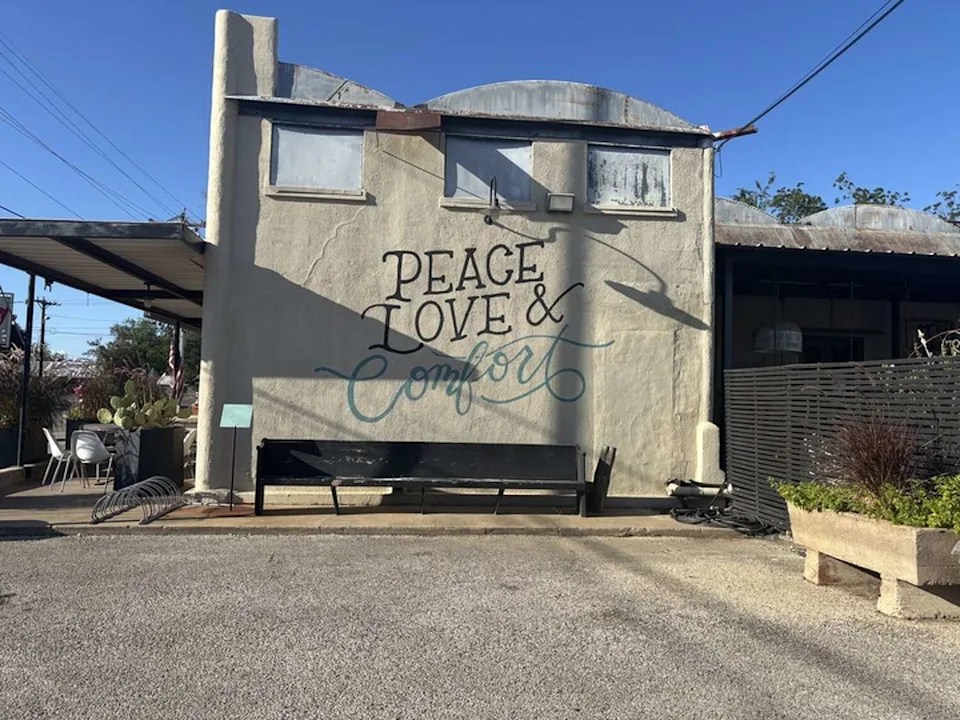 Side exterior of 8th Street Market in Comfort, Texas. (Mia Valdez/MySA)