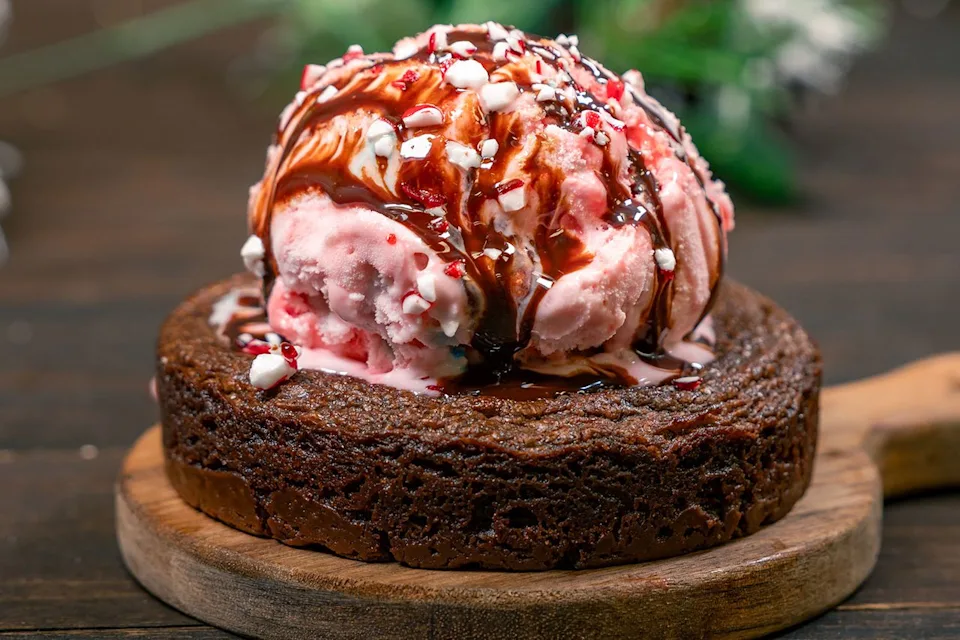 David Nguyen/Disneyland Resort Holiday Butter Cake Sundae, Holidays at the Disneyland Resort