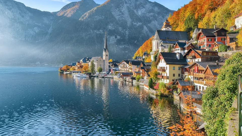 Stunning view of famous Hallstatt mountain village with Hallstatter lake. Popular travel destination. Location: Hallstatt, Salzkammergut region, Austria, Alps. Europe.