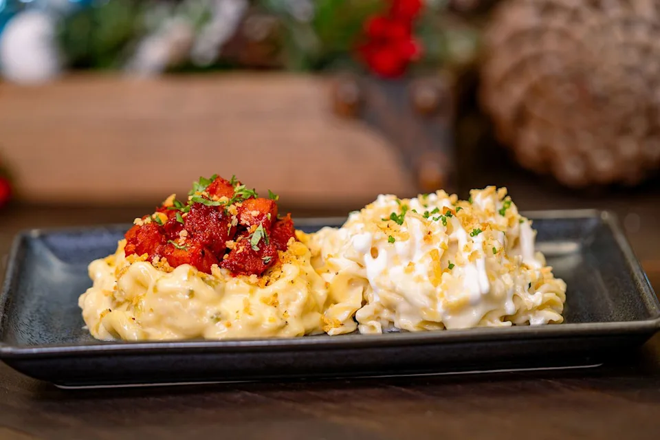 David Nguyen/Disneyland Resort The Holiday Duet, Disney Festival of Holidays