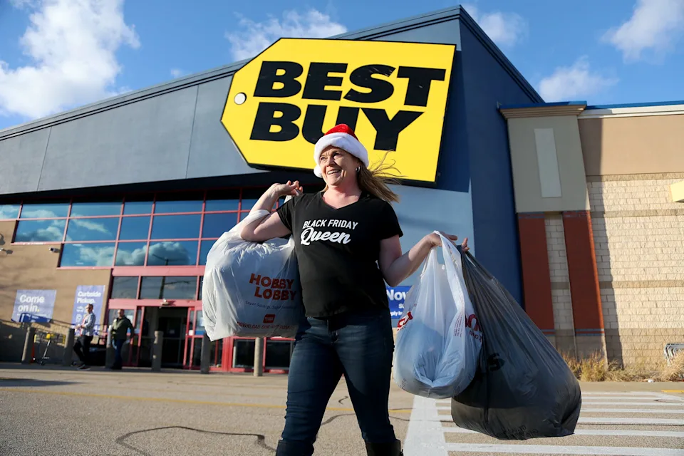 Danielle Rouleau gets ready for Black Friday outside the Best Buy in Newington Monday, Nov. 15, 2021.