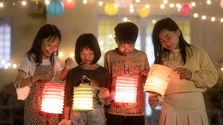 A family holding paper lanterns