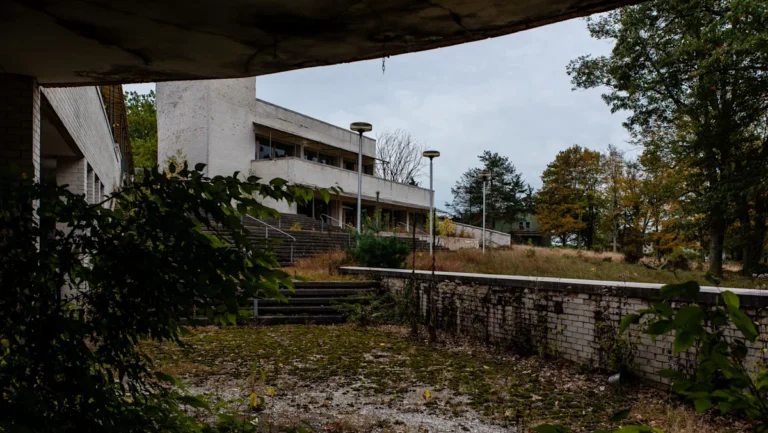 The Pocono Mountains Hides A Once-Thriving Honeymoon Resort That’s Now An Eerie Abandoned Relic