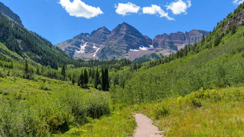 A Maroon Bells hiking trail on a beautiful blue-sky day
