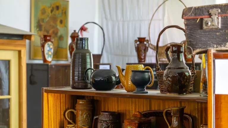 One Of The Best Places For A Retiree Is An Illinois Town Full Of Shops And Antique Stores