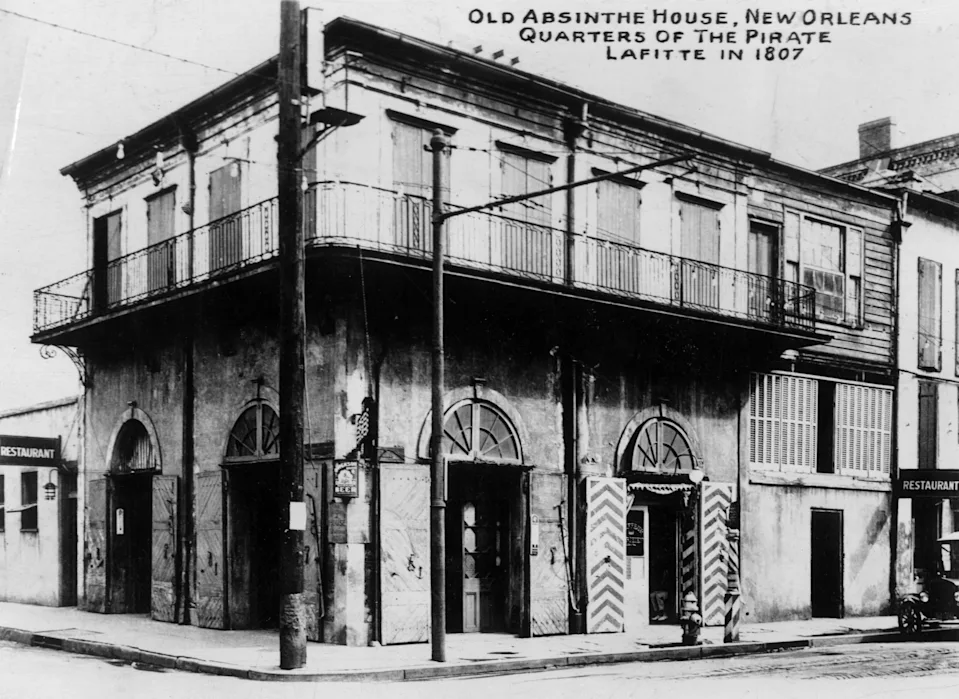 Old Absinthe House, New Orleans, Louisianna, The famous pirate Jean Lafitte used it as his headquarters in 1807 and the painter Edgar Degas drank here. The house was later closed because of the Volstead Act (National Prohibition Act) of 1920. (Photo by General Photographic Agency/Getty Images)
