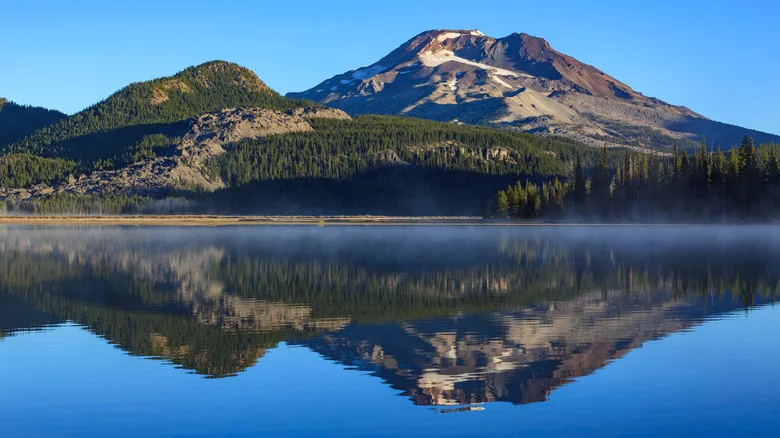 Mountain peak reflected in Sparks Lake in Deschutes National Forest, Oregon