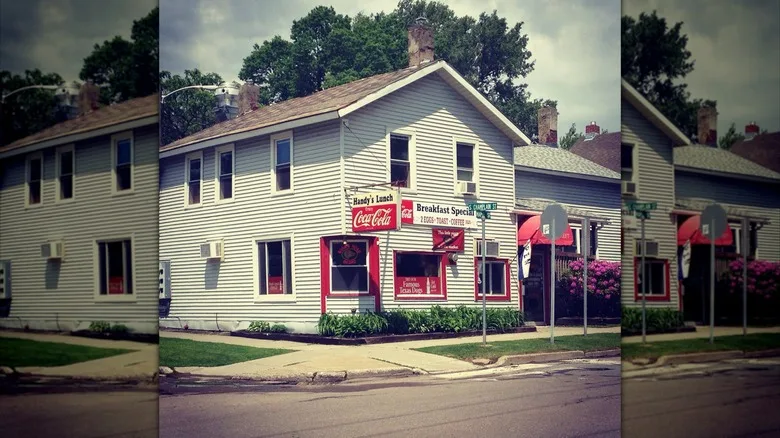 Exterior of Handy's Lunch