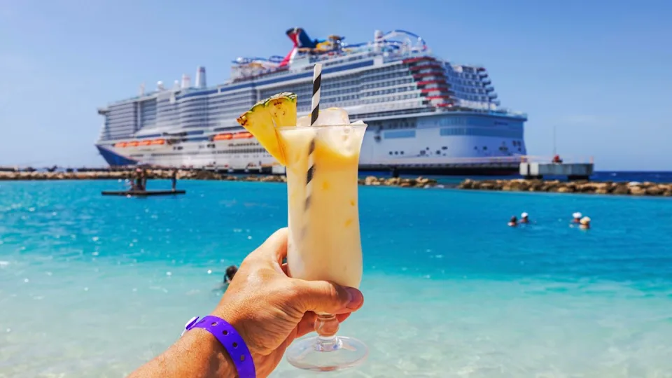 Higher fees now apply to beverage purchases on Carnival cruises, including beverage packages.Photo credit: Mulevich / Shutterstock.com