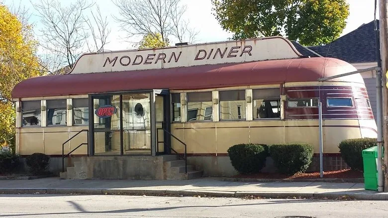 The Sterling Streamliner exterior of The Modern Diner