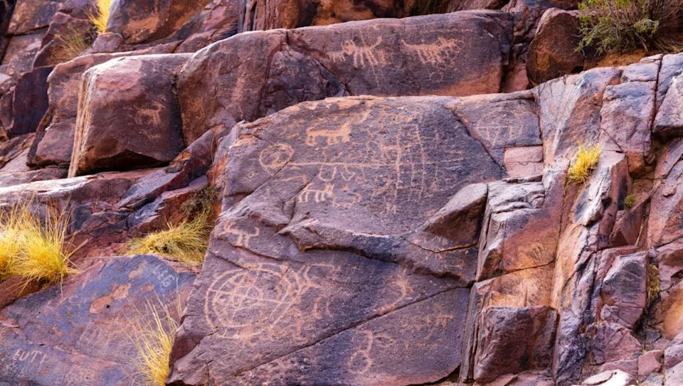 hieroglyphics in the superstition mountains 
