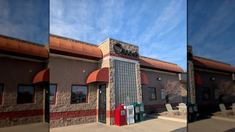Exterior of Oscar's Classic Diner