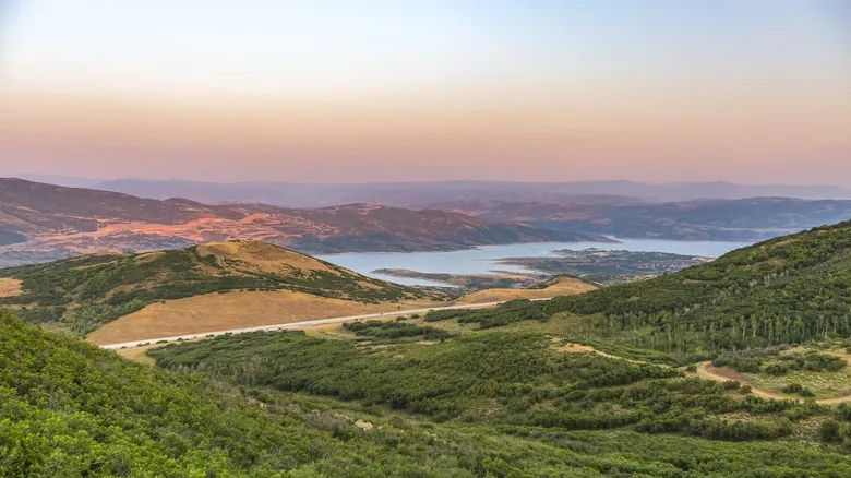 Scenic view of Jordanelle Reservoir in Jordanelle State Park, Utah
