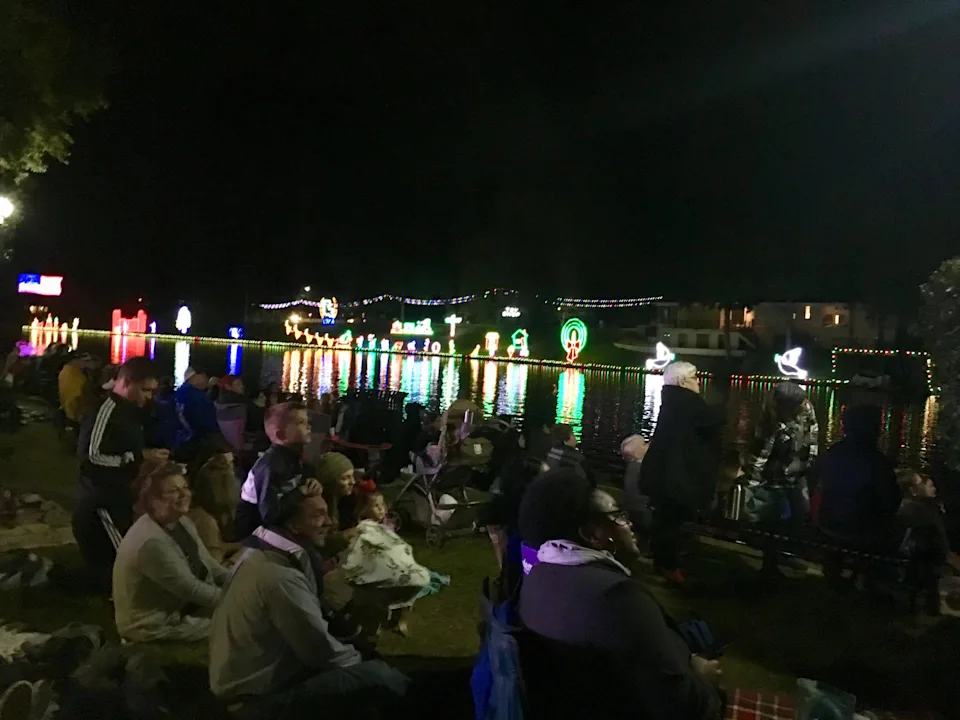 From mid-November to early January Natchitoches becomes the city of lights with hundreds of thousands Christmas lights throughout the historic downtown and a fireworks show every weekend.
Natchitoches lights