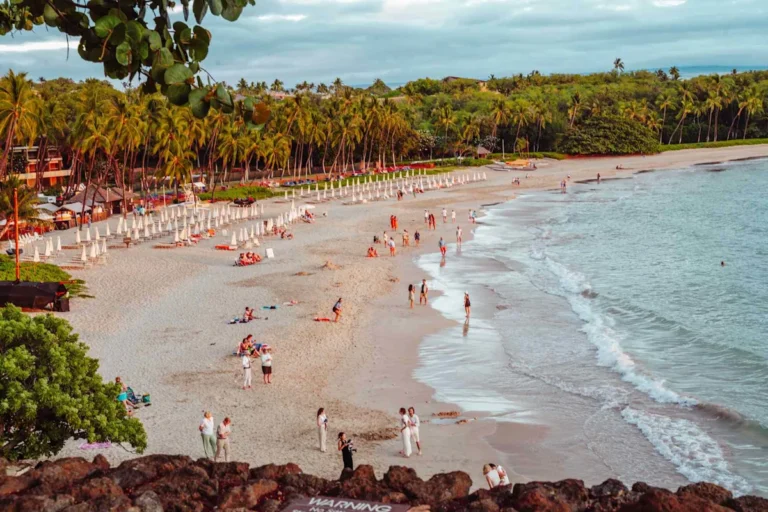 These Villas on the Island of Hawaii Have Luxury Hotel Amenities, Private Pools, and Beach Access
