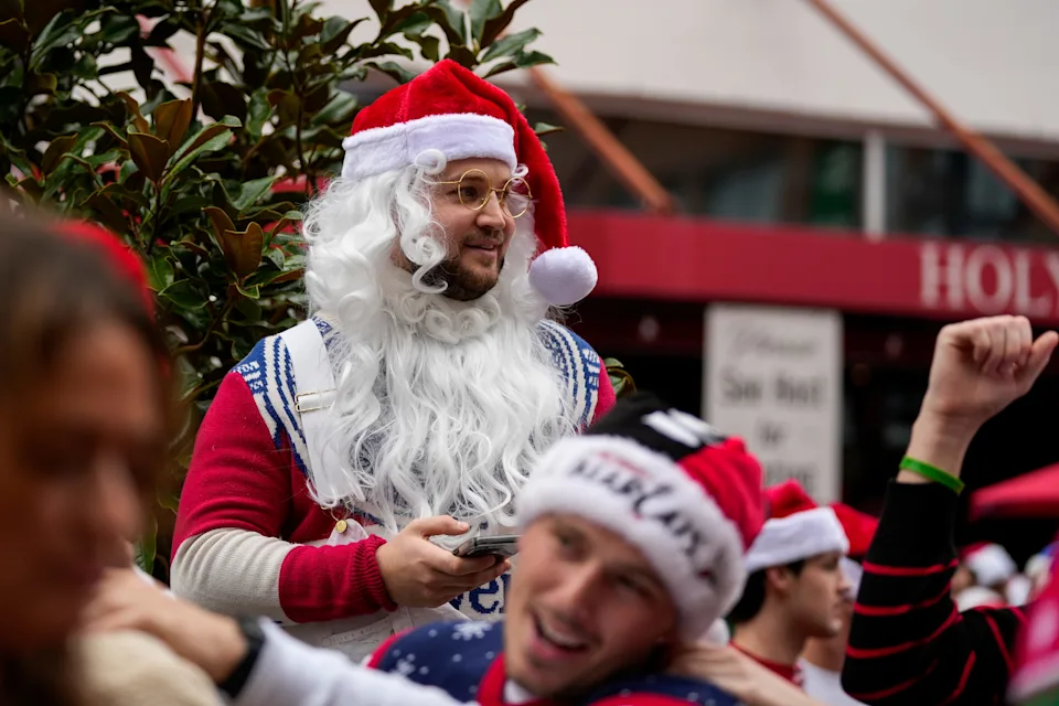 Join the crowd of over 10,000 Santas roaming around downtown Cincinnati, Covington and Mount Adams.