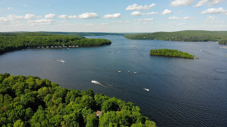 water sports during the summer on Lake Wallenpaupack in the Pocono Mountains of Pennsylvania