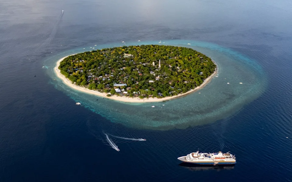 Heritage Expeditions Balicasag Islands ; best cruises Philippines