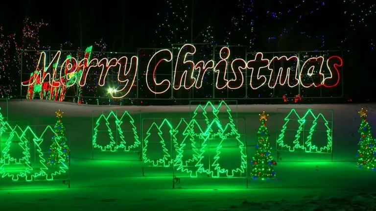 America’s Largest, Free Walkable Holiday Light Display Is A Midwest Haven On Lake Superior