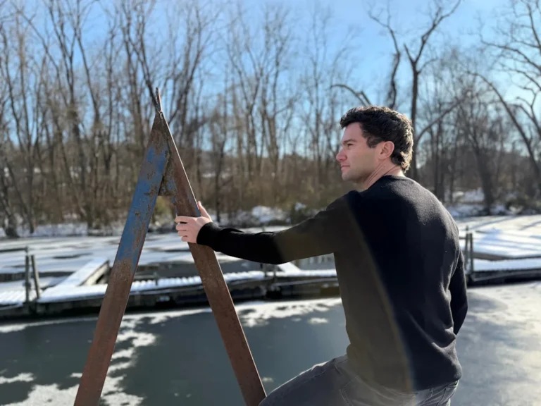 I’m a CEO who takes a 3-day silent retreat every year. I book an Airbnb, cover the clocks, and let my mind wander — it’s changed my life.