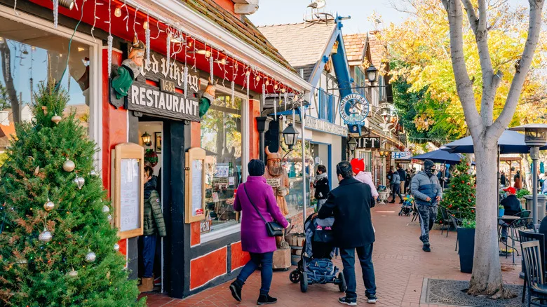 Street scene with restaurant and Christmas tree in Solvang