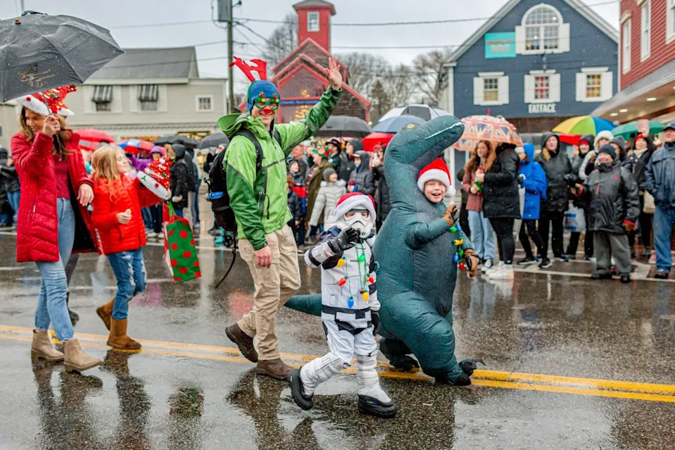 Hit the cheery streets of Kennebunkport. Tiffany Mizzell Photography