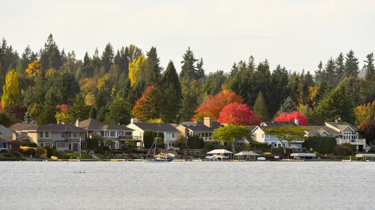 Just Outside Seattle Is Washington’s Safest City Known For Family-Friendly Vibes And Lake Views