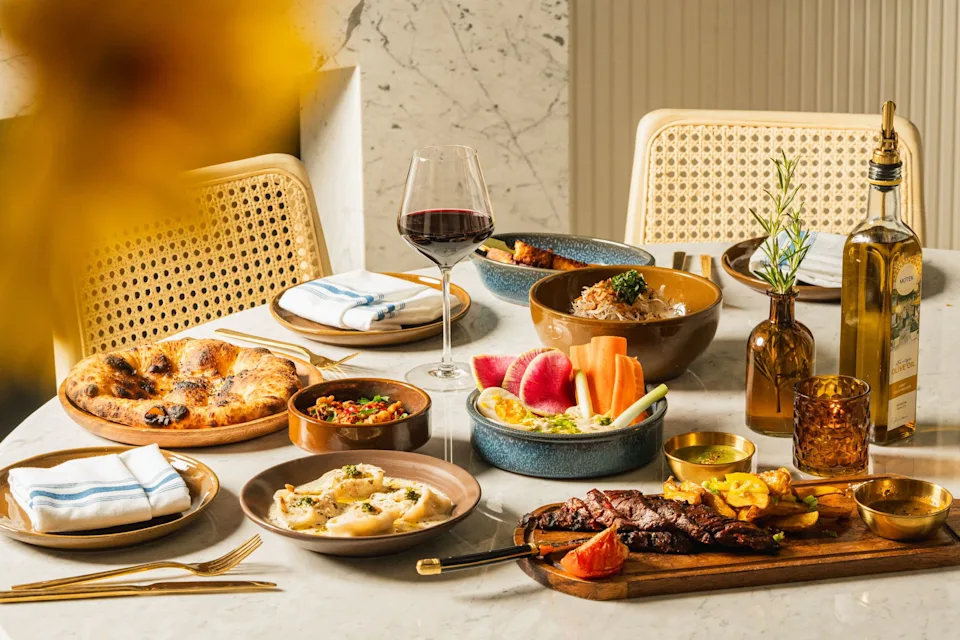 Motek, meaning “sweetheart” in Hebrew, embodies a youthful, downtown energy, drawing a buzzy crowd.