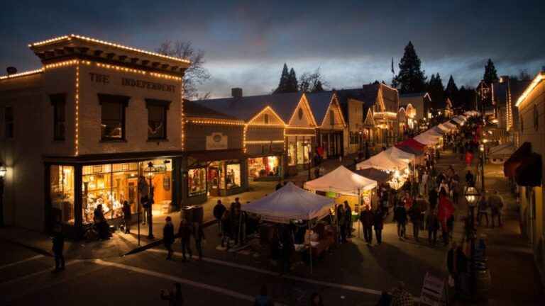 10 Christmas train rides brimming with yuletide cheer