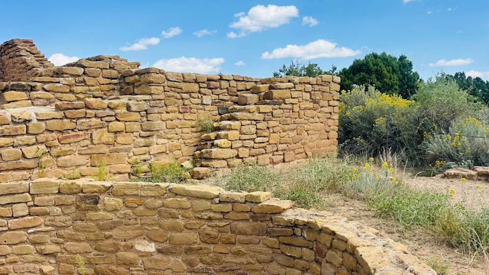 Amazing ancient Pueblo Indian dwellings in Mesa Verde national park!!
