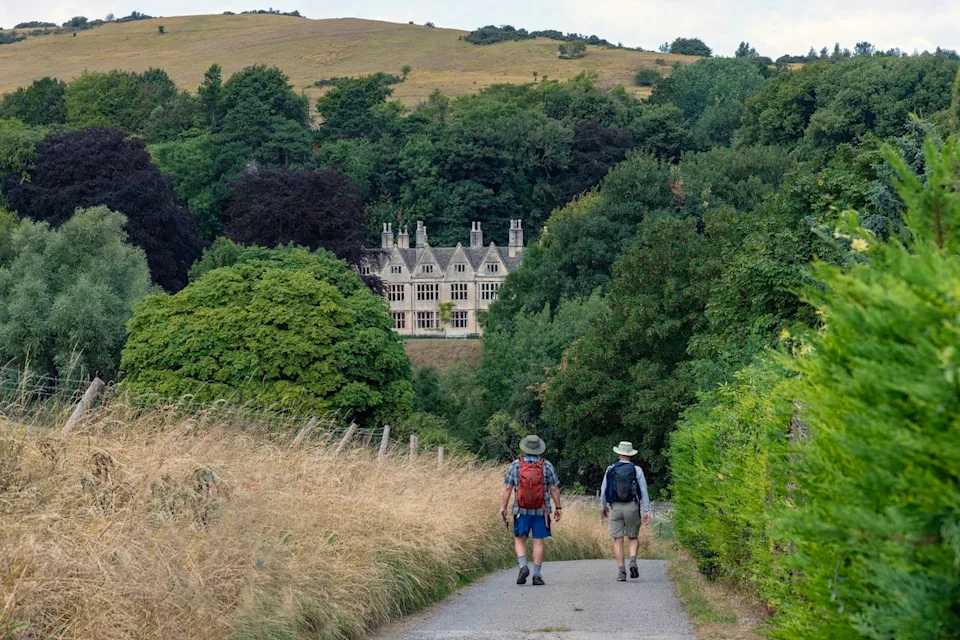 SBWorldphotography/iStockphoto/Getty Images Two hikers on the Cotswold Way near Winchcombe.
