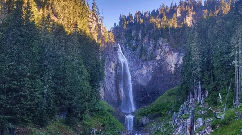 picture of Mildred Falls with rocky walls