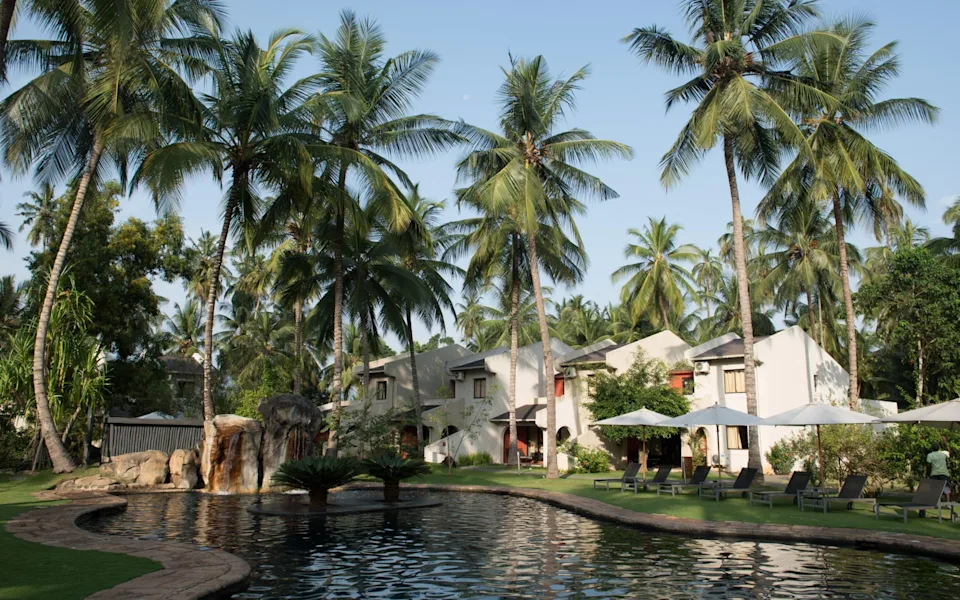 The pool and guest rooms of Hotel Omali Lodge of the HBD (Here Be Dragons) Group in Sao Tome and Principe