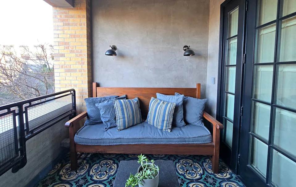 Patio outside of a room with a couch at Hotel Emma