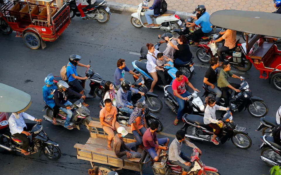Traffic on Sisowath Quay, Phnom Penh, Cambodia
