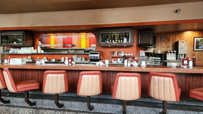 California’s Best 24-Hour Diner Is A Whimsical L.A. Restaurant With Charming Space Age Vibes