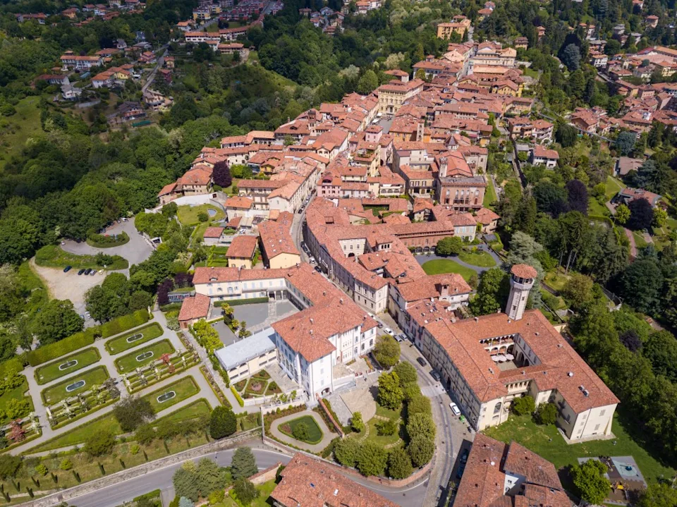 The once-shabby 3,000-square-foot space — with 14-foot ceilings, arched windows and cellar storage — is now a four-bedroom boutique-style retreat. Pixelshop – stock.adobe.com