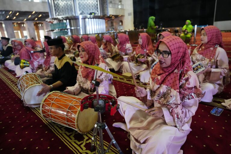 Photos capture the moment 51 couples tie the knot in Indonesian mass wedding ceremony