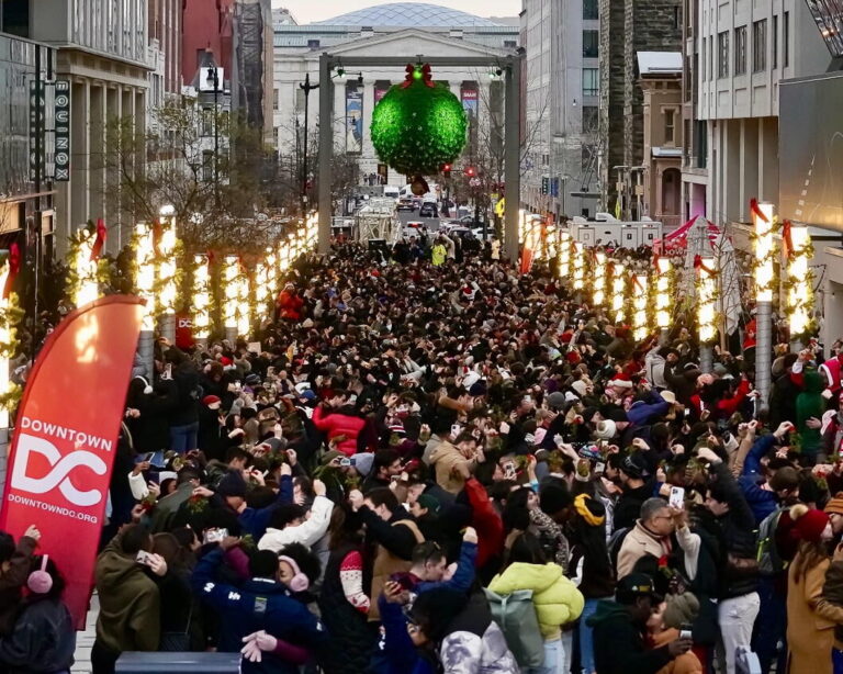 DC breaks world record for most couples kissing under mistletoe
