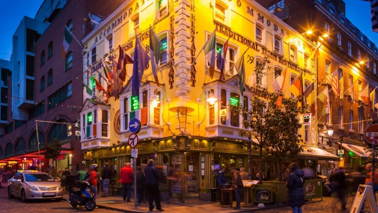 Your Guide to Ireland’s Most Iconic Pubs, From an Editor Who Drank Through Them All