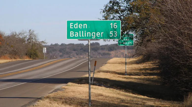 Road sign listing Eden and Ballinger