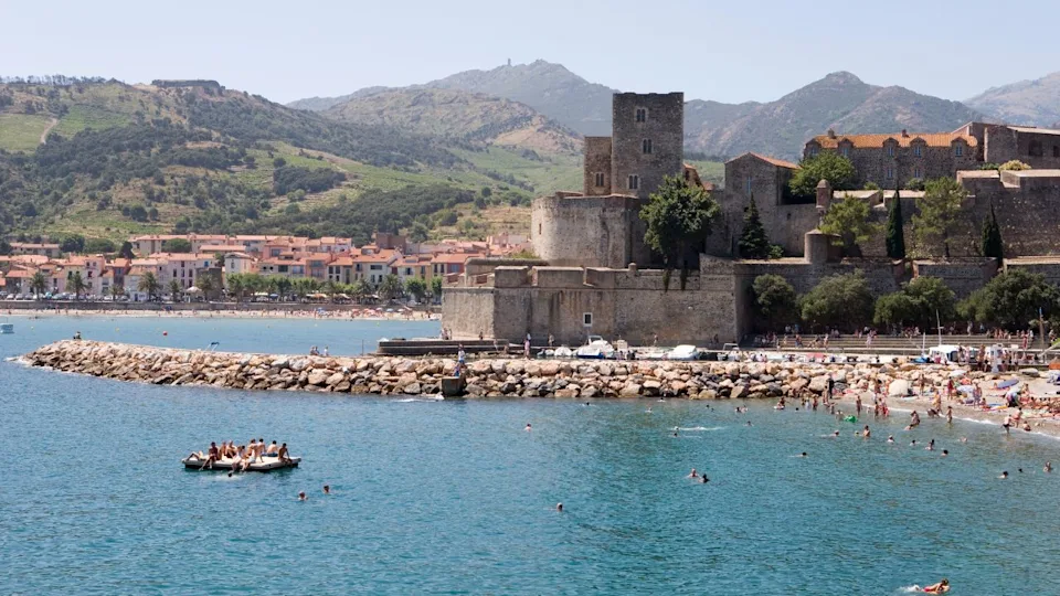 Beach, Chateau Royal, Collioure, Pyrenees-Orientales, Languedoc, France, Europe